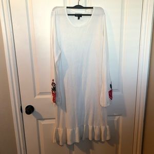 Gorgeous white mini dress with 🌹detail on sleeves